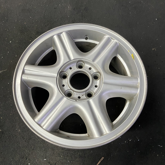 16" BMW 525i 01-03 16x7 , 6 spoke Original OEM Wheel Rim - Close-Up Detail