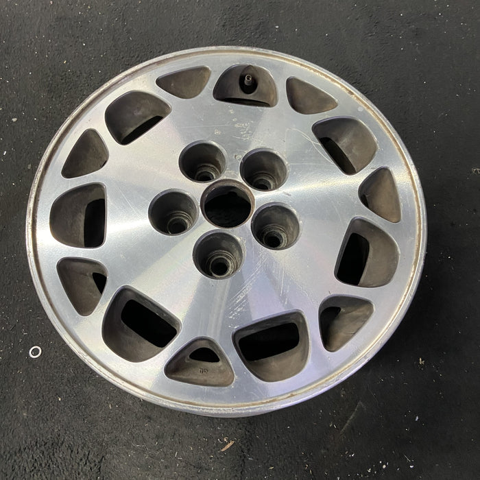 15" MAXIMA 95-96 15x6.5 , 14-hole Original OEM Wheel Rim - Close-Up Detail
