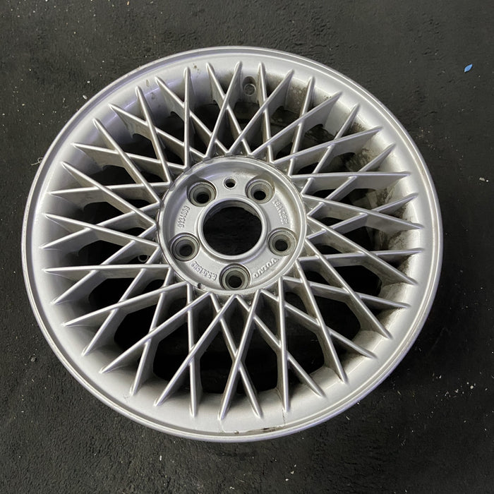15" VOLVO 90 SERIES 97-98 15x6.5 , diamond spoke Original OEM Wheel Rim - Close-Up Detail