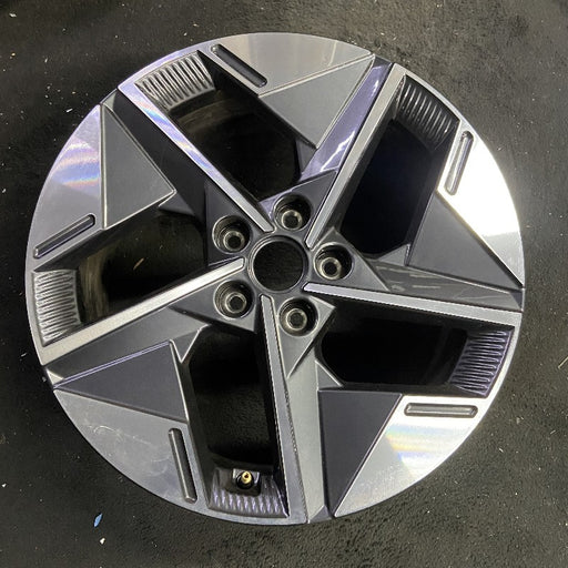 18" TUCSON 25 gasoline 18x7.5 5 spoke angled spoke Original OEM Wheel Rim - Front View