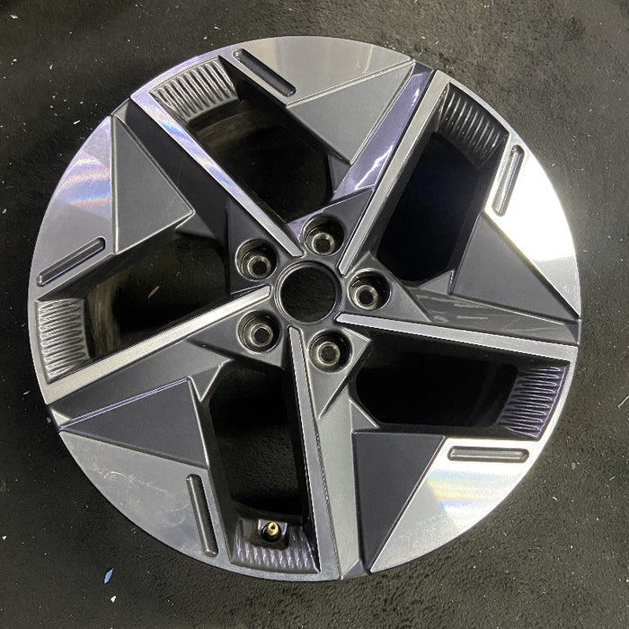18" TUCSON 25 gasoline 18x7.5 5 spoke angled spoke Original OEM Wheel Rim - Front View