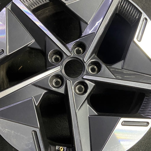 18" TUCSON 25 gasoline 18x7.5 5 spoke angled spoke Original OEM Wheel Rim - Angle View