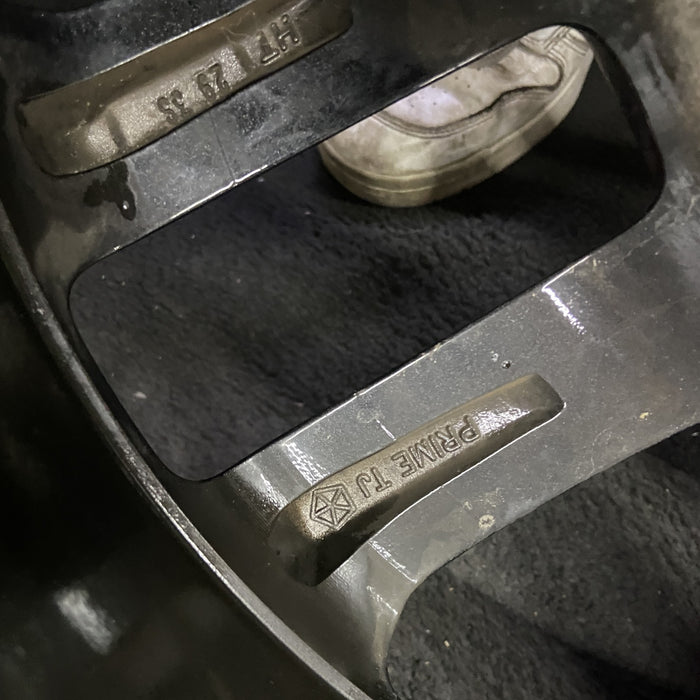 18" GRAND CHEROKEE 17 18x8, aluminum, w/o 75th Anniversary package; polished with pockets, gray pockets Original OEM Wheel Rim