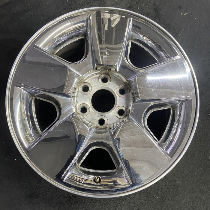 20" AVALANCHE 1500 09-11 20x8.5, 5 spoke, covered lug nuts, flat spoke Original - Angle View
