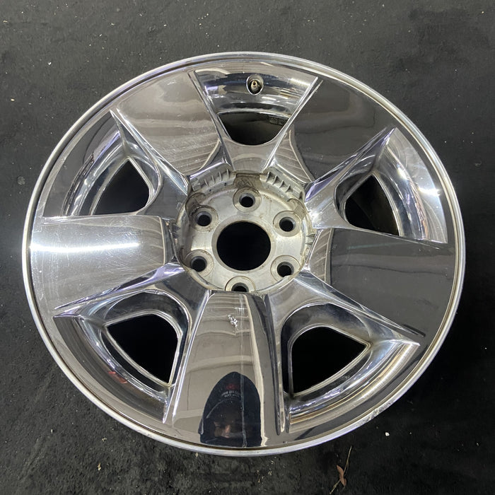 20" AVALANCHE 1500 09-11 20x8.5, 5 spoke, covered lug nuts, flat spoke Original - Close-Up Detail