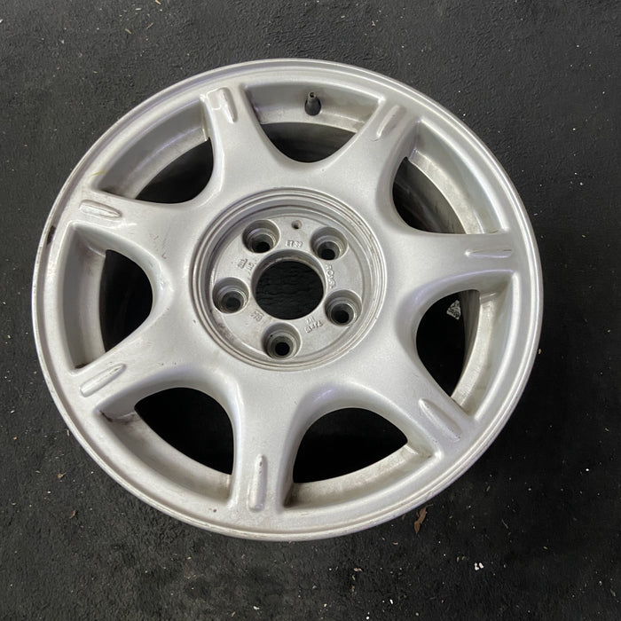 16" CATERA 97-98 16x7 , 7 spoke Original OEM Wheel Rim - Close-Up Detail