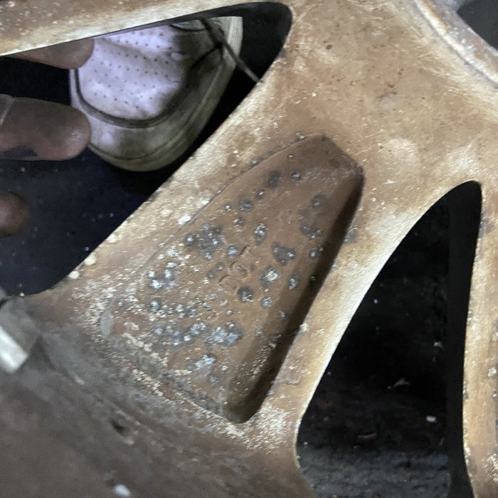 17" AVALON 05-07 17x7 alloy 8 spoke argent gray Original OEM Wheel Rim