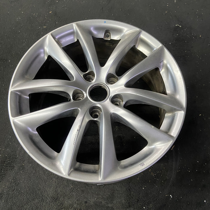 17" INFINITI G35 07 17x7.5 , 10 spoke Original OEM Wheel Rim - Close-Up Detail