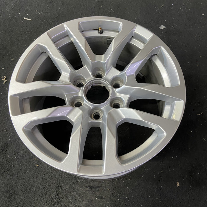 18" SIERRA 1500 PICKUP 19 , 18x8.5, 10 spoke, silver Original OEM Wheel Rim - Close-Up Detail