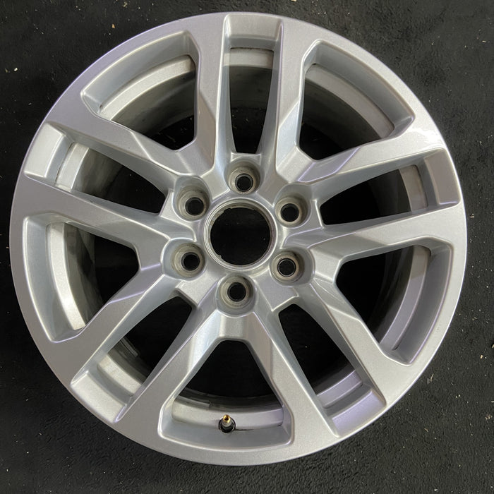 18" SIERRA 1500 PICKUP 19 , 18x8.5, 10 spoke, silver Original OEM Wheel Rim - Angle View