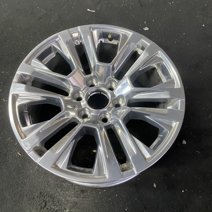 20" SIERRA 1500 PICKUP 19 , 20x9, 12 spoke, V spoke, opt RTL Original OEM Wheel - Close-Up Detail
