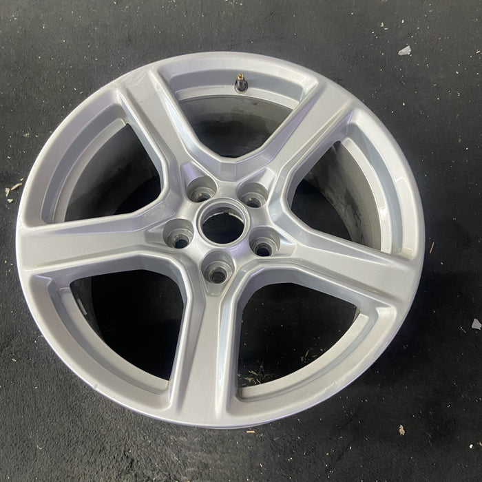 18" CAMARO 16-24 18x8.5 Original OEM Wheel Rim - Close-Up Detail