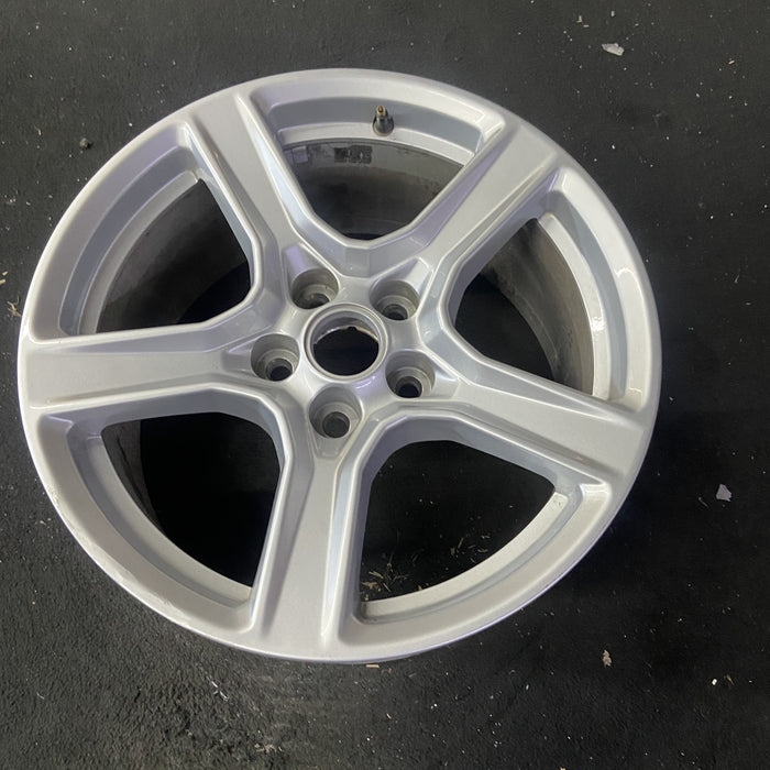 18" CAMARO 16-24 18x8.5 Original OEM Wheel Rim - Close-Up Detail