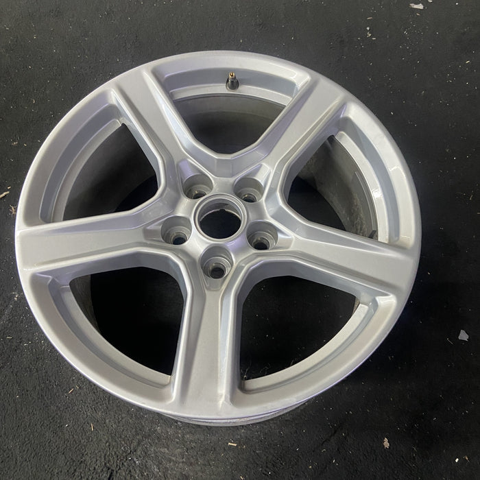 18" CAMARO 16-24 18x8.5 Original OEM Wheel Rim - Close-Up Detail