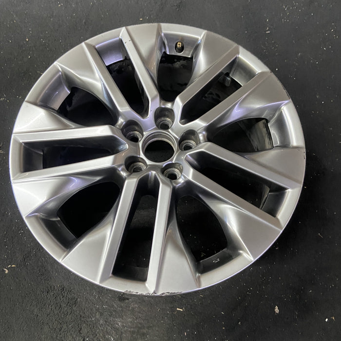 19" RAV4 19-20 19x7.5 , , silver inlay Original OEM Wheel Rim - Close-Up Detail