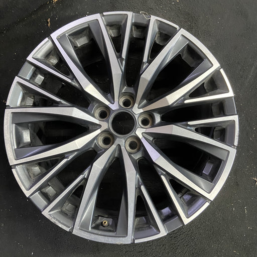 20" XT4 24-25 20x8.5, 5 V spoke Original OEM Wheel Rim - Angle View