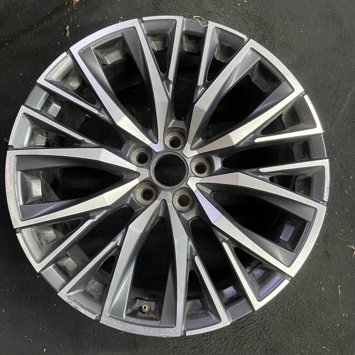 20" XT4 24-25 20x8.5, 5 V spoke Original OEM Wheel Rim - Angle View