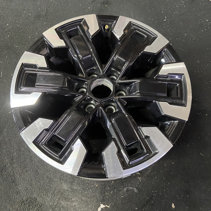 17" FRONTIER 22-24 17x7.5, alloy , single spoke Original OEM Wheel Rim - Close-Up Detail