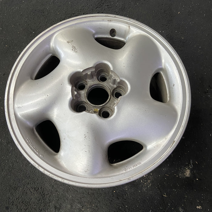 15" CELICA 90-93 15x6.5, alloy, R. Original OEM Wheel Rim - Close-Up Detail