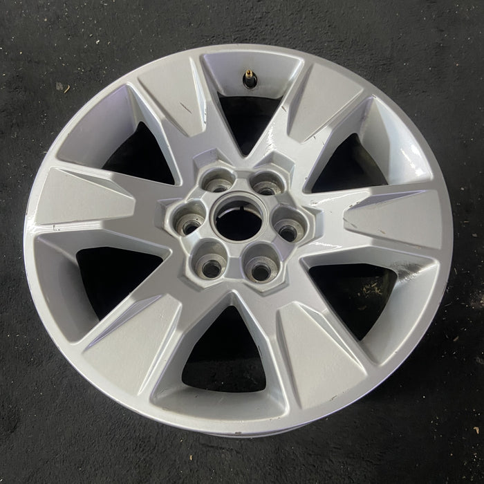17" CANYON 15-18 17x8, , opt Q5W Original OEM Wheel Rim - Close-Up Detail