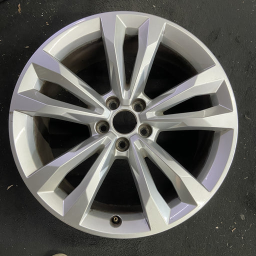 19" AUDI Q7 17 19x8.5, , V spoke Original OEM Wheel Rim - Angle View