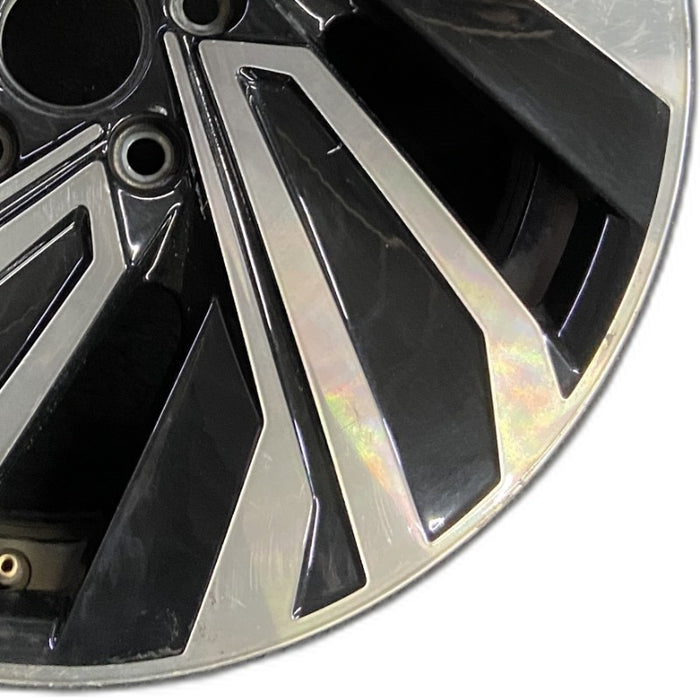 17" JETTA 19-20 17x7 turbine design gold Original OEM Wheel Rim - Close-Up Detail