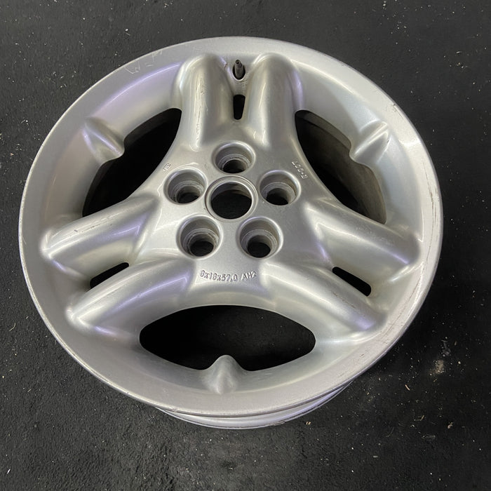 18" LAND ROVER 00-01 , alloy , 18x8, 6 spoke Original OEM Wheel Rim - Close-Up Detail