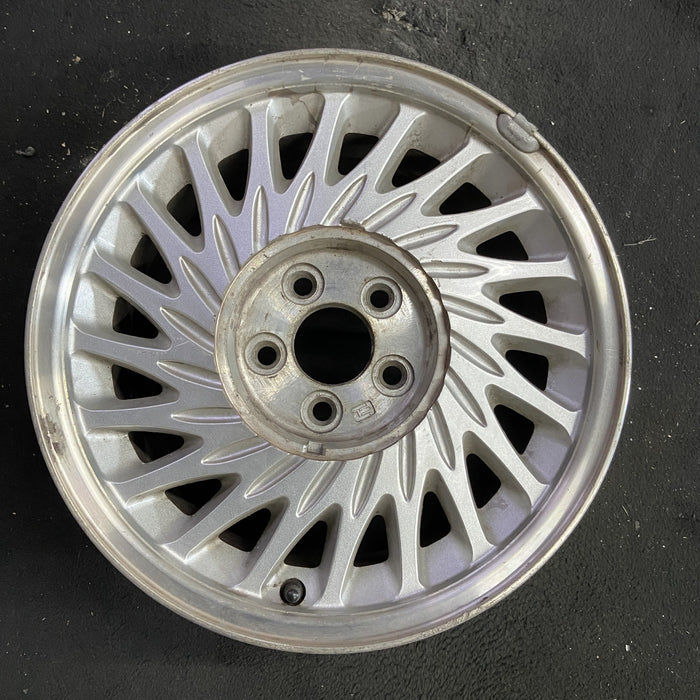 16" LINCOLN MARK SERIES 93-94 16x7 , directional spokes, chrome, L. Original - Angle View