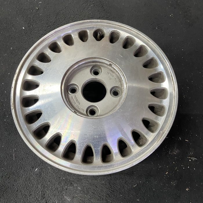 15" LEGEND 89-90 15x5.5, alloy, 4 Dr Original OEM Wheel Rim - Close-Up Detail