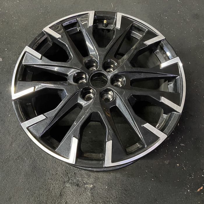 20" TRAVERSE 24 , 20x8, machined black Original OEM Wheel Rim - Close-Up Detail