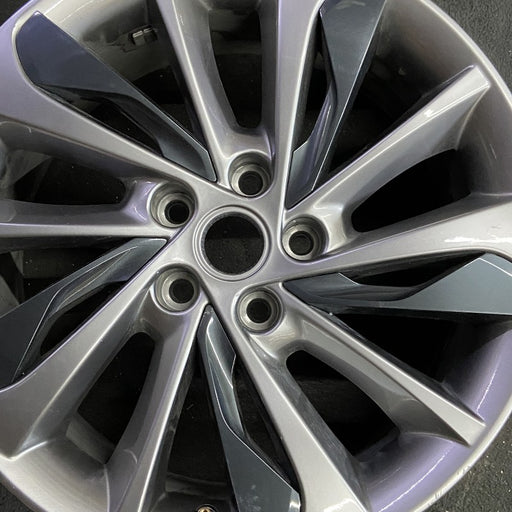 18" ENCORE GX 20 18x7.5 10 spoke silver with black inserts opt RQJ Original OEM - Angle View