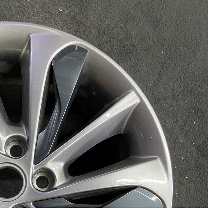18" ENCORE GX 20 18x7.5 10 spoke silver with black inserts opt RQJ Original OEM - Close-Up Detail