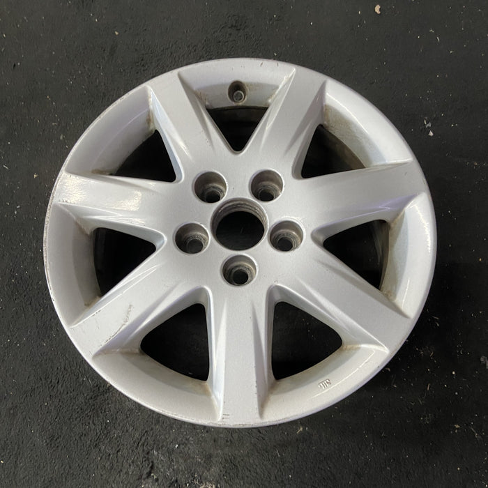 16" AVALON 05-10 16x6.5 Original OEM Wheel Rim - Close-Up Detail