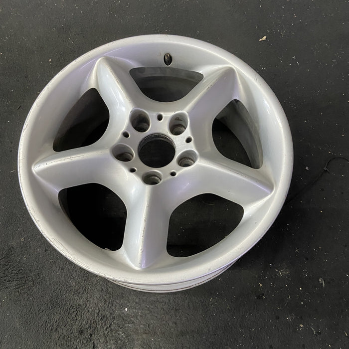 17" BMW X5 00 17x7.5 Original OEM Wheel Rim - Close-Up Detail