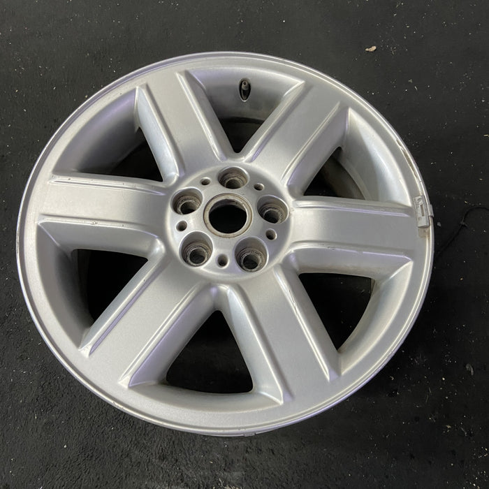 19" RANGE ROVER 03-05 19x8 Original OEM Wheel Rim - Close-Up Detail