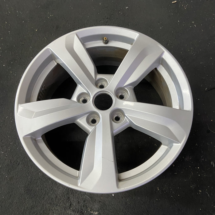 17" SORENTO 21-23 gasoline, 17x7 Original OEM Wheel Rim - Close-Up Detail