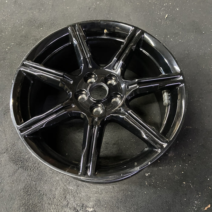 19" MUSTANG 18-21 19x8.5 , 7 spoke, Original OEM Wheel Rim - Close-Up Detail