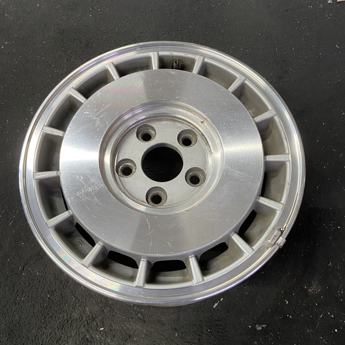 15" INFINITI Q45 92-94 15x6.5 , spoked Original OEM Wheel Rim - Close-Up Detail