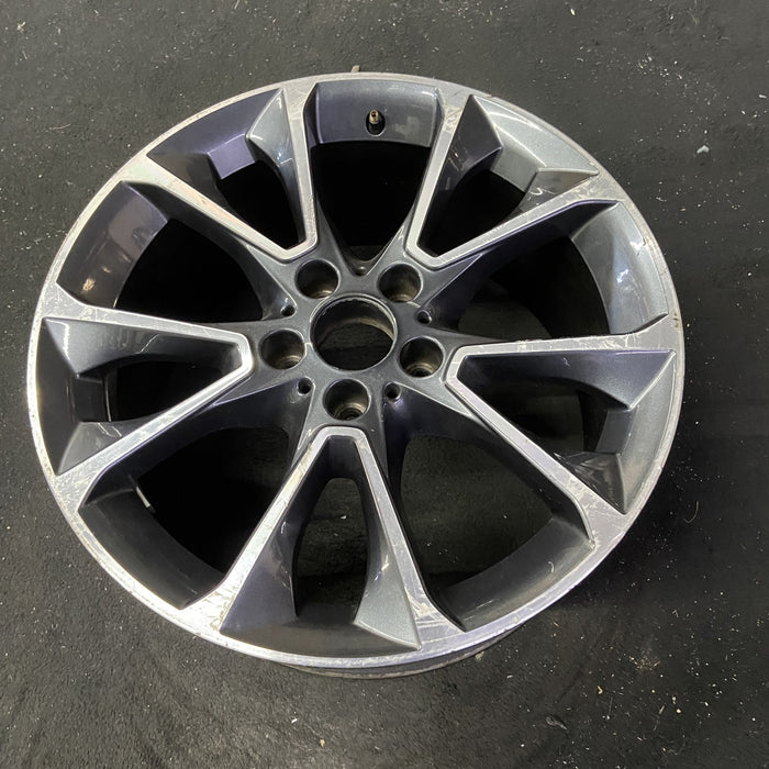 19" BMW X5 14-18 19x9 , 5 spoke, V spoke, narrow spoke Original OEM Wheel Rim - Close-Up Detail