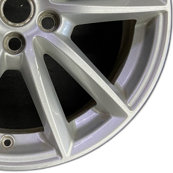 19" RANGE ROVER 13-17 alloy 19x7.5 10 spoke 5 split spoke Original OEM Wheel Rim - Close-Up Detail