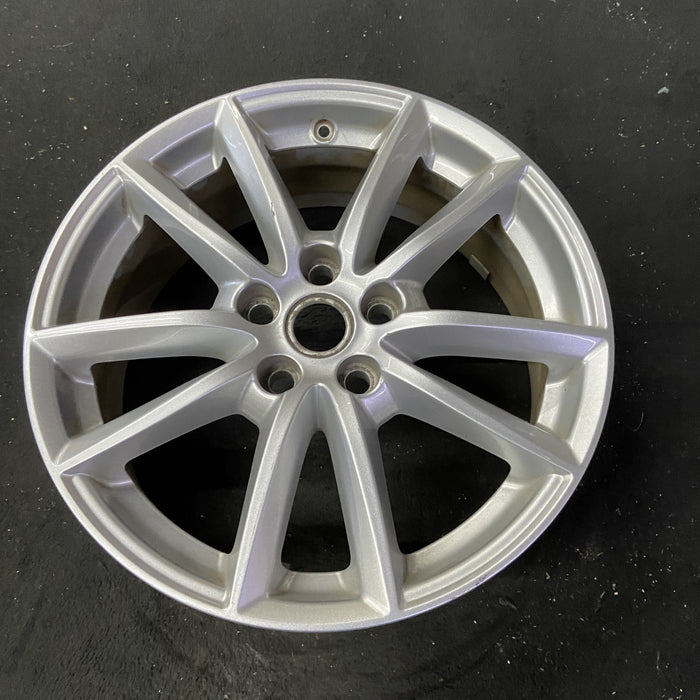 19" RANGE ROVER 13-17 , 19x7.5, Original OEM Wheel Rim - Close-Up Detail