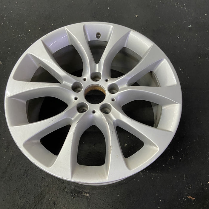 19" BMW X5 14-18 19x9 , 5 spoke, V spoke, wide spoke Original OEM Wheel Rim - Close-Up Detail