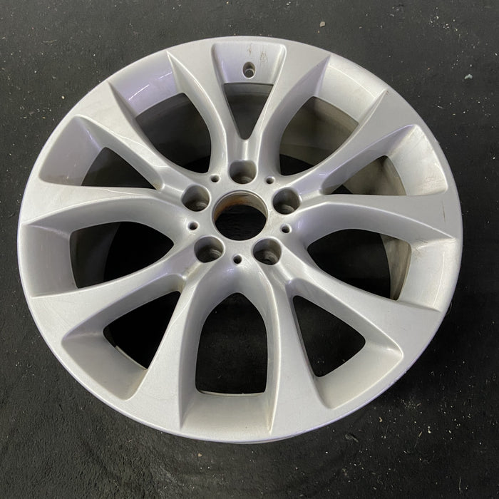 19" BMW X5 14-18 19x9 , 5 spoke, V spoke, wide spoke Original OEM Wheel Rim - Close-Up Detail