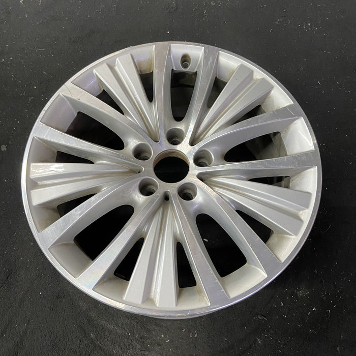 19" BMW X5 14-17 19x9 , 15 spoke, middle grooved spoke, w/polished Original OEM - Close-Up Detail