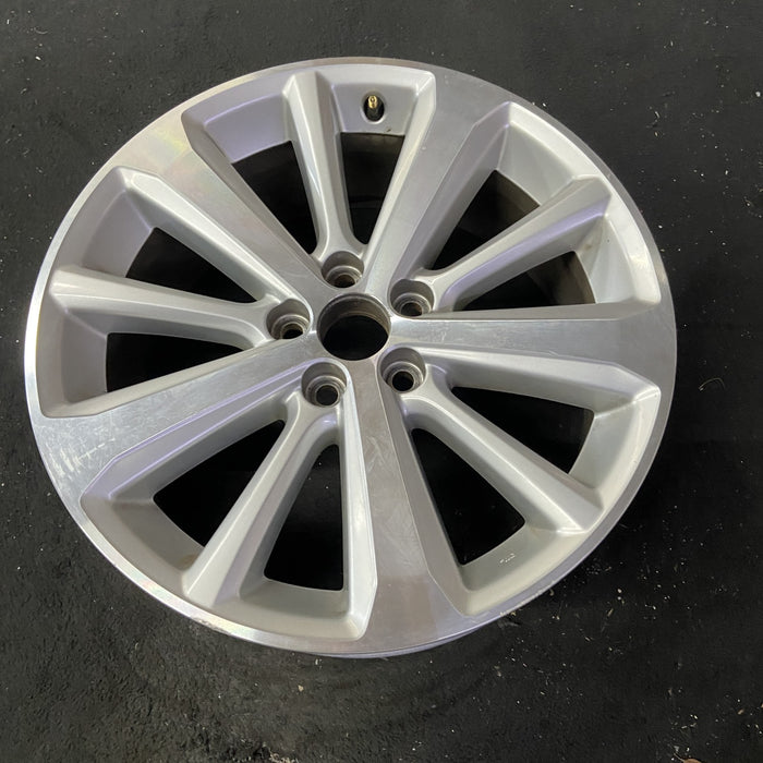 19" HIGHLANDER 08-13 19x7.5 , 10 spoke Original OEM Wheel Rim - Close-Up Detail
