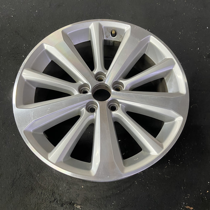 19" HIGHLANDER 08-13 19x7.5 , 10 spoke Original OEM Wheel Rim - Close-Up Detail
