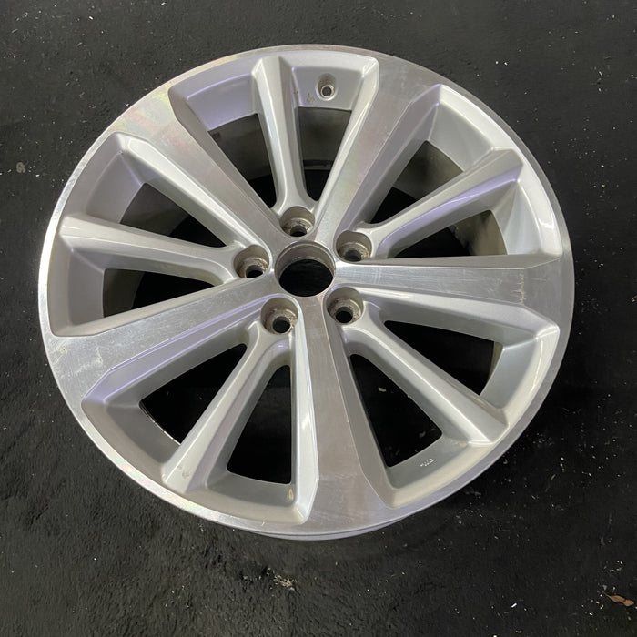 19" HIGHLANDER 08-13 19x7.5 , 10 spoke Original OEM Wheel Rim - Close-Up Detail