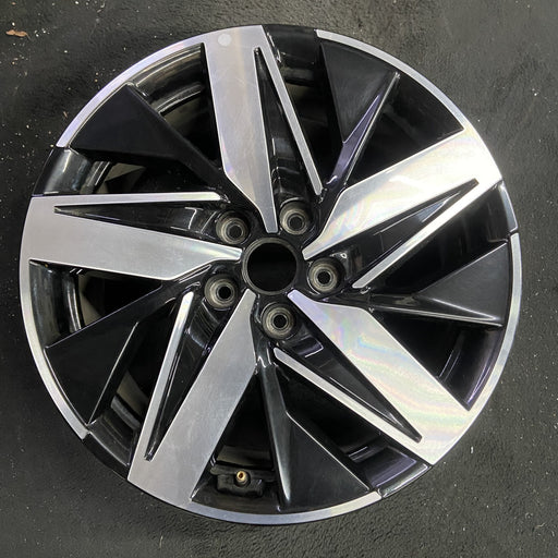 18" SORENTO 21-23 gasoline, 18x7.5 , 10 spoke Original OEM Wheel Rim - Angle View
