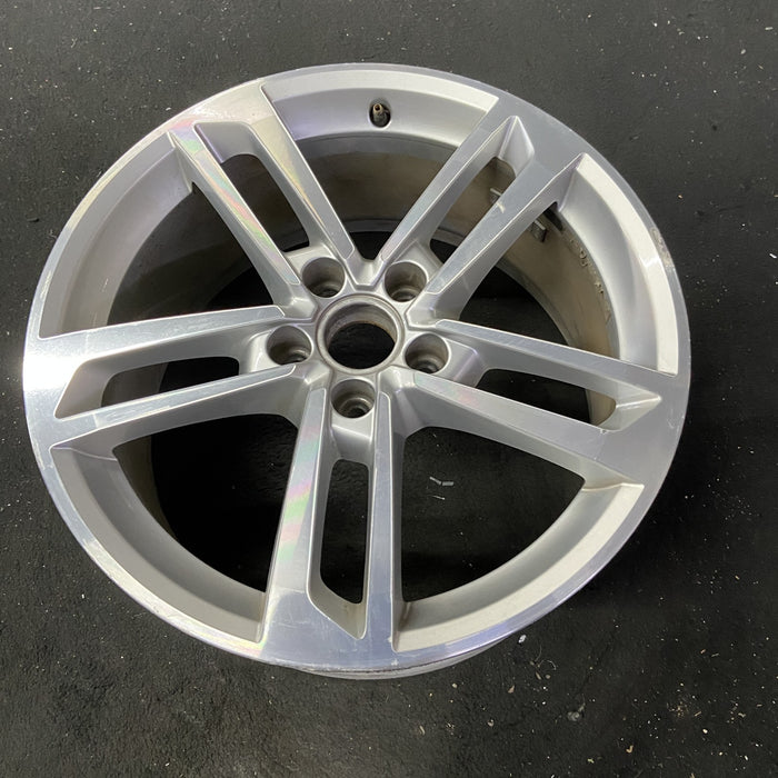 18" AUDI TT 16-17 Base, 18x8.5 , Original OEM Wheel Rim - Close-Up Detail