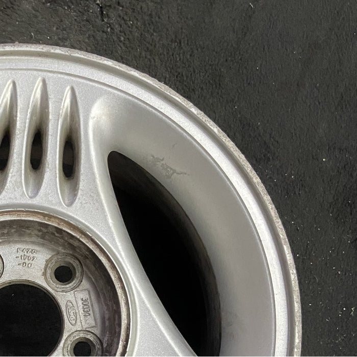 15" MUSTANG 94-95 15x7 w/o exposed lug nuts; w/center cap notch Original OEM - Close-Up Detail